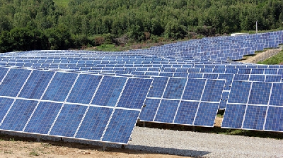 Aufbauend Solarstrom Kapazität von 10,576 MW