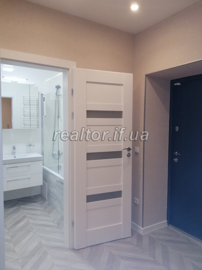 Prodazh_1_kimnatnoyi_kvartyry_z_remontom_hotovoyi_do_prozhyvannya_na_berezi_miskoho_ozera_22593_5_1693551110.jpeg