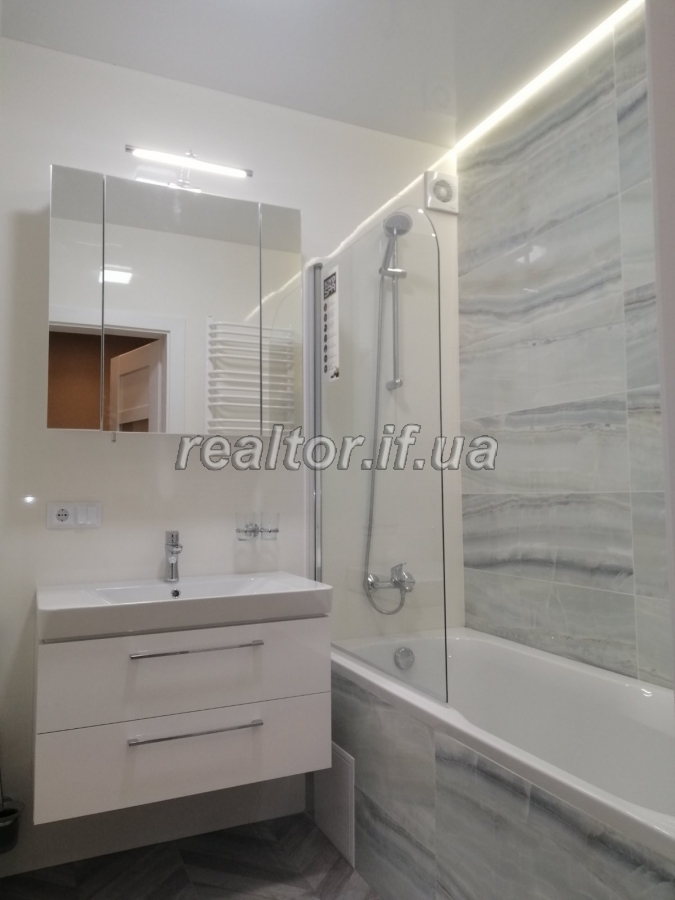 Prodazh_1_kimnatnoyi_kvartyry_z_remontom_hotovoyi_do_prozhyvannya_na_berezi_miskoho_ozera_22593_8_1693551110.jpeg