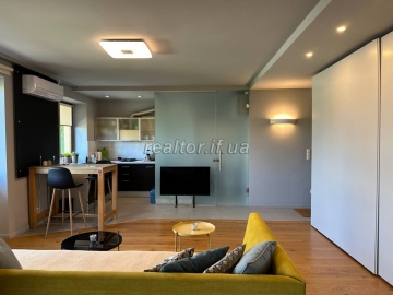 The ideal home for your family: a spacious apartment near the city«s 100-meter highway