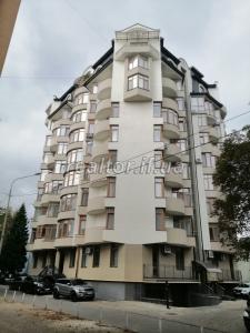 A comfortable 2-room apartment with a convenient location in the city center