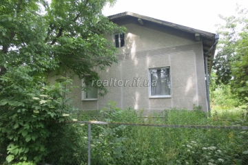 Невеликий особняк в Микитинцях міська каналізація поруч