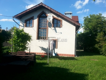 Особняк в Івано-Франківську, тиха, затишна вулиця