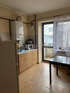 In einem neuen Wohngebäude in der Khimikiv-Straße wird eine 2-Zimmer-Wohnung zum Verkauf angeboten