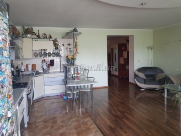 A 3-room apartment for sale in the city center on Melnyka street