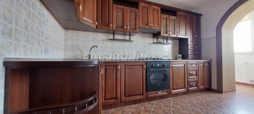 3 bedroom apartment with kitchen furniture for sale on Vovchynetska Street near the Trembita restaurant