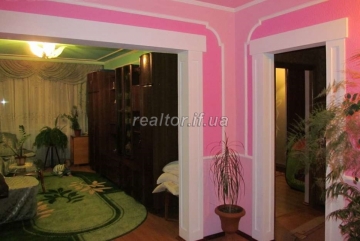 For sale 4 bedroom apartment in a residential area in the district Pasichna Street Chemists