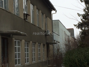 Продається цілісний майновий комплекс будівель у місті Новоселиця