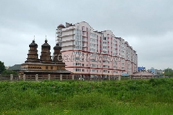 Продається велика квартира з виглядом на річку та озеро. Переуступка.