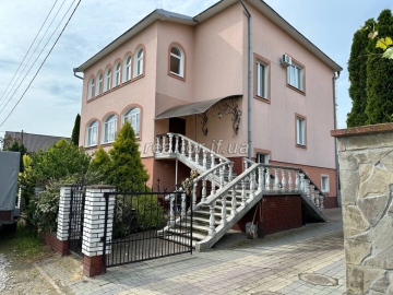 Verkauf eines Hauses in Ugornyky mit großer Fläche, renoviert und möbliert