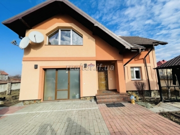Продажа дома в пригороде Ивано-Франковска с ремонтом и готовым к проживанию