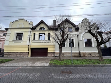 Duplex zum Verkauf im ruhigen Zentrum von Ivano-Frankivsk