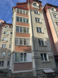 Verkauf einer Wohnung in einem Massivgebäude in der Mykolaichuka-Straße