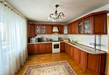 Продажа квартиры большой площади в обжитом доме по улице Дудаева.