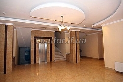Sale 3-bedroom apartment in Odessa on the street. Military descent