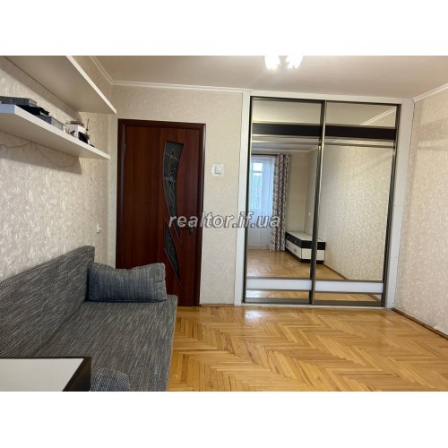 Продаж квартири з ремонтом на зручному другому поверсі по вулиці Вовчинецька  Івано-Франківська  Івано-Франківськ  р-н Позитрон-Каскад 