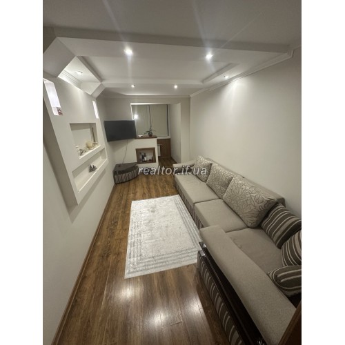 Продаж двокімнатної квартири з ремонтом по вулиці Вовчинецька  Івано-Франківська  Івано-Франківськ  р-н Івасюка-Надрічна 