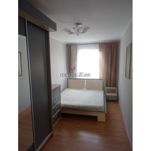 Продаж трьохкімнатної квартири з ремонтом по вулиці Довга  Івано-Франківська  Івано-Франківськ  р-н Центр 