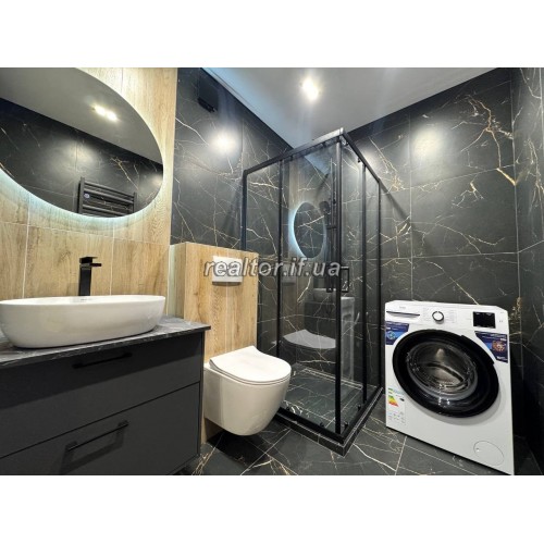 Видова квартира в центрі міста з ремонтом по вулиці Національної Гвардії  Івано-Франківська  Івано-Франківськ  р-н Центр 