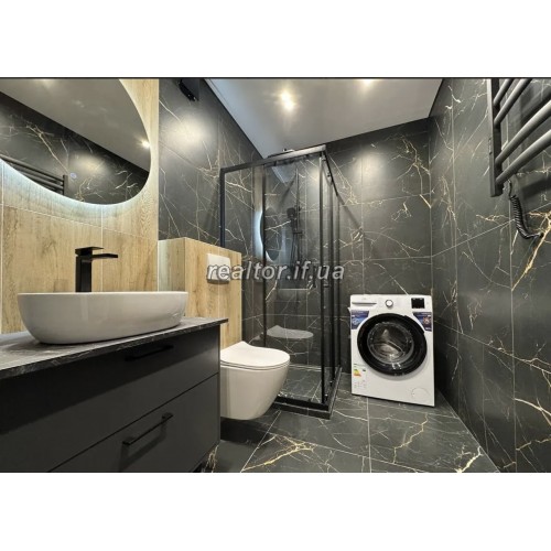 Видова квартира в центрі міста з ремонтом по вулиці Національної Гвардії  Івано-Франківська  Івано-Франківськ  р-н Центр 