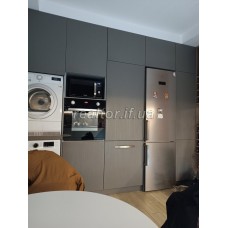 Будинок з великою земельною ділянкою та автономними комунікаціями