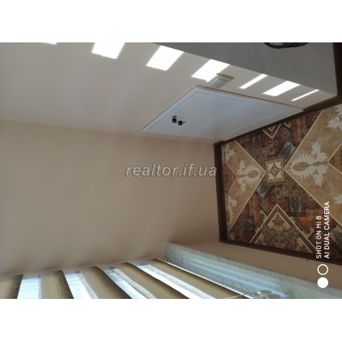 Zum Verkauf steht eine 3-Zimmer-Wohnung im idealen zweiten Wohngeschoss in der Pasichna-Straße  Iwano-Frankiwsk Region  Iwano-Frankiwsk  Bezirk Pasichna 