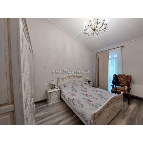 Zum Verkauf steht eine großzügige 2-Zimmer-Wohnung in der Polnischen Suite im Stadtzentrum  Iwano-Frankiwsk Region  Iwano-Frankiwsk  Bezirk Innenstadt 