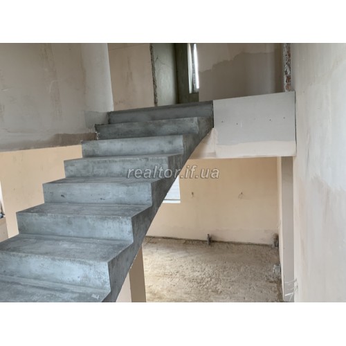 House for sale with city communications near the airport - Opryshivtsi  Ivano-Frankivsk region  Ivano-Frankivsk  district Airport 