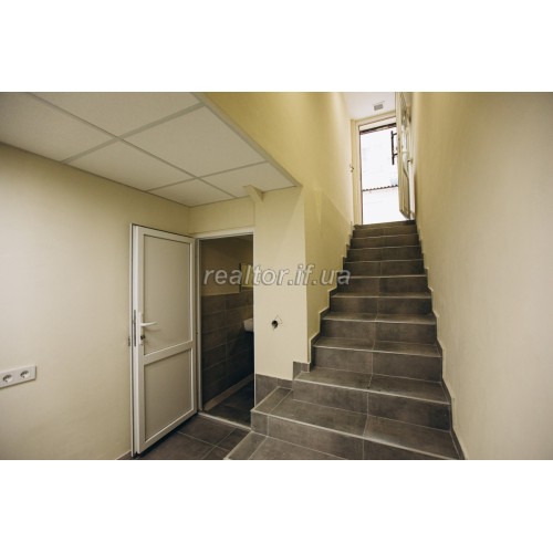 Продажа нежилого помещения возле Ратуши по улице Галицкая 15  Ивано-Франковская  Ивано-Франковск  район Центр 