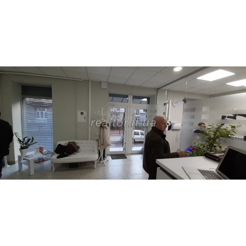 Verkaufsflächen im zentralen Teil der Stadt, Tolstoy Street, in der Nähe des Stadtgerichts und des Bahnhofs  Iwano-Frankiwsk Region  Iwano-Frankiwsk  Bezirk Innenstadt 