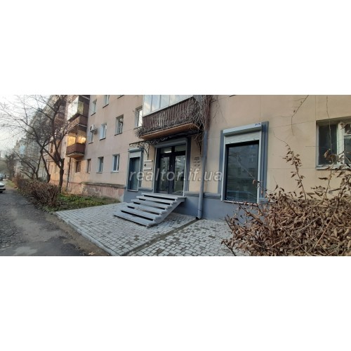 Verkaufsflächen im zentralen Teil der Stadt, Tolstoy Street, in der Nähe des Stadtgerichts und des Bahnhofs  Iwano-Frankiwsk Region  Iwano-Frankiwsk  Bezirk Innenstadt 