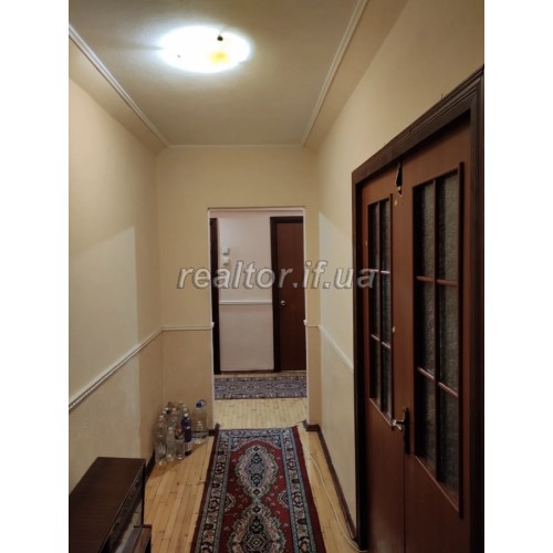 Ich miete eine 3-Zimmer-Superwohnung in der Hotkevicha-Straße  Iwano-Frankiwsk Region  Iwano-Frankiwsk  Bezirk Ivasiuka - Nadrichna 