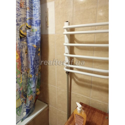 Ich miete eine 3-Zimmer-Superwohnung in der Hotkevicha-Straße  Iwano-Frankiwsk Region  Iwano-Frankiwsk  Bezirk Ivasiuka - Nadrichna 