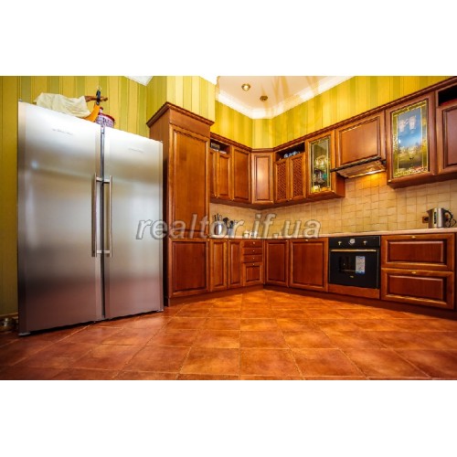 5-Zimmer-Wohnung in Kiew  Київська  Stadt Kiew  р-н Печерський 