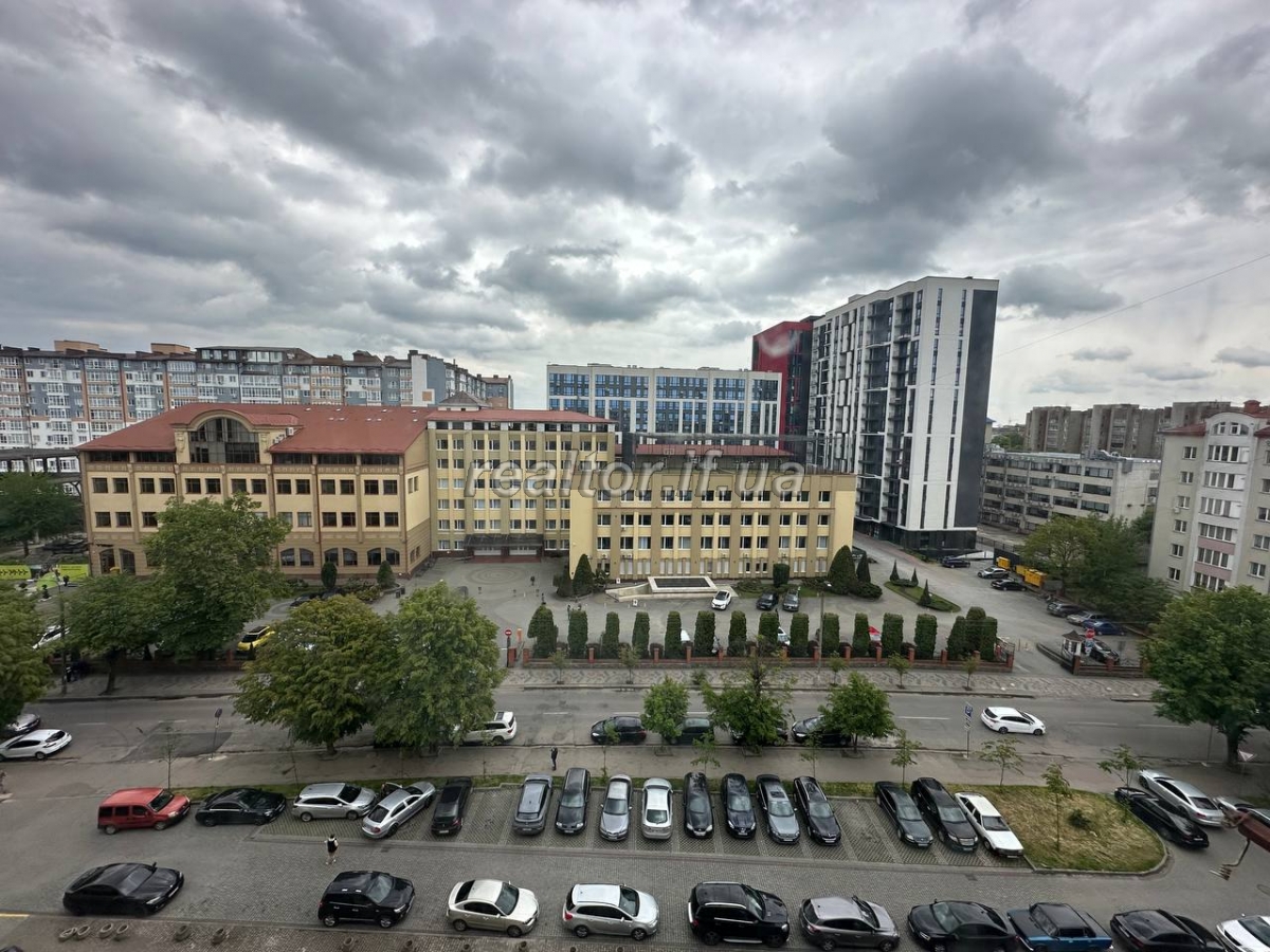 Kvartyra_v_tsentri_mista_navproty_universytetu_Korolya_Danyla_-_vulytsya_Konovaltsya_23805_2_1747636477.jpeg