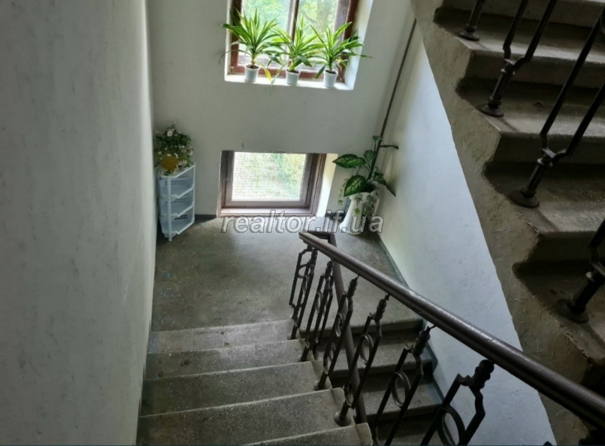 Prodayetsya_1_kimnatna_kvartyra_v_tsentri_mista_po_vulytsi_Belvederska_22616_3_1694006810.jpeg