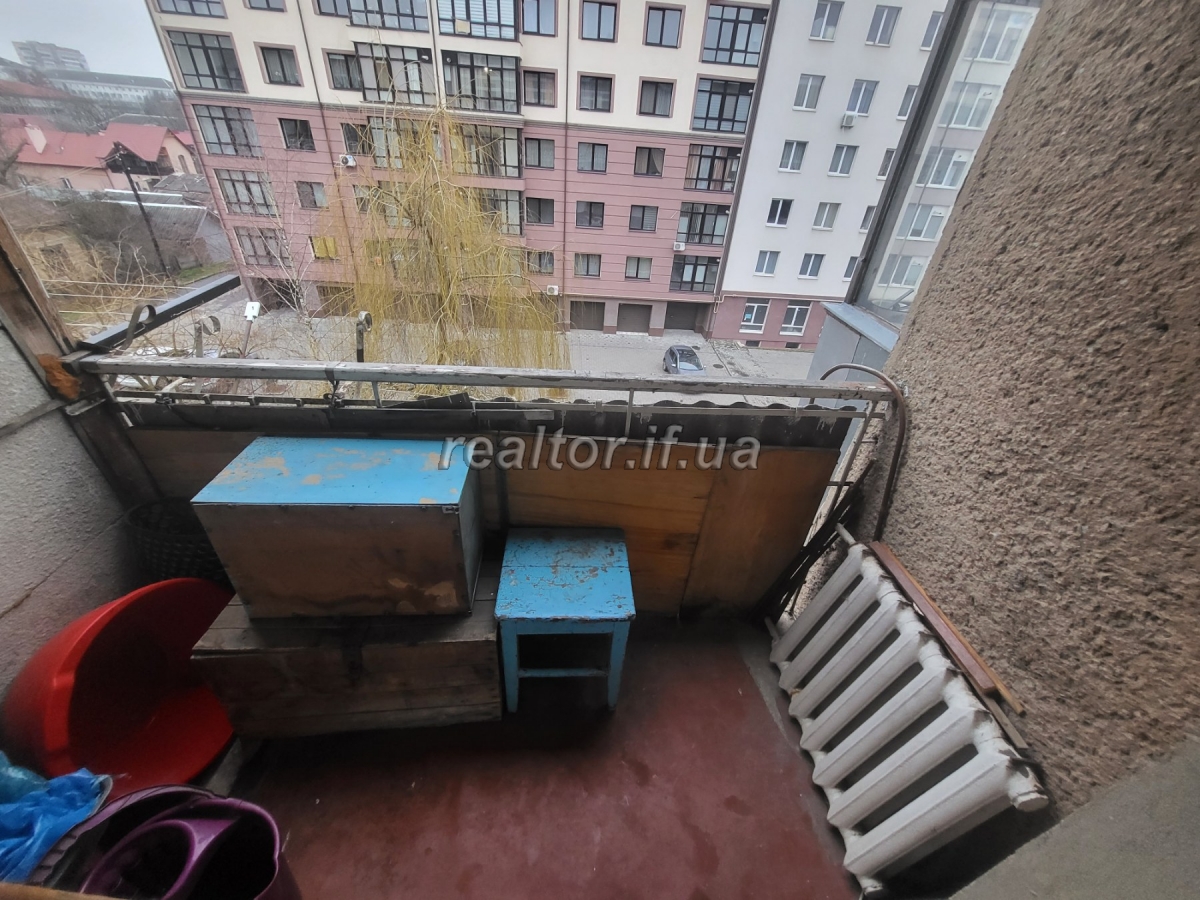 Prodayetsya_2_kimnatna_kvartyra_stan_zhylyi_v_tsentri_mista_po_vulytsi_Karpatska_22150_5_1673878601.jpeg