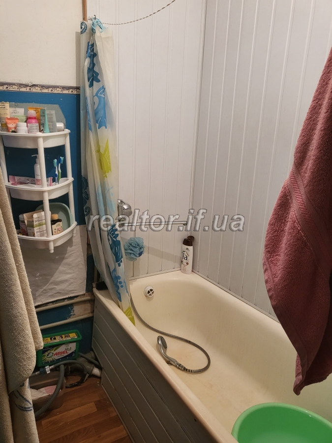 Prodayetsya_2_kimnatna_kvartyra_stan_zhylyi_v_tsentri_mista_po_vulytsi_Karpatska_22150_7_1673878602.jpeg