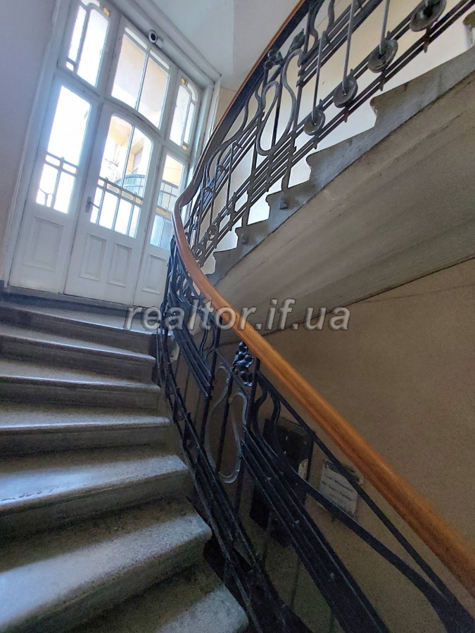 Prodayetsya_3_kimnatna_kvartyra_mansardnoho_typu_hotova_do_prozhyvannya_po_vulytsi_Vasylyanok_22587_8_1693386143.jpeg
