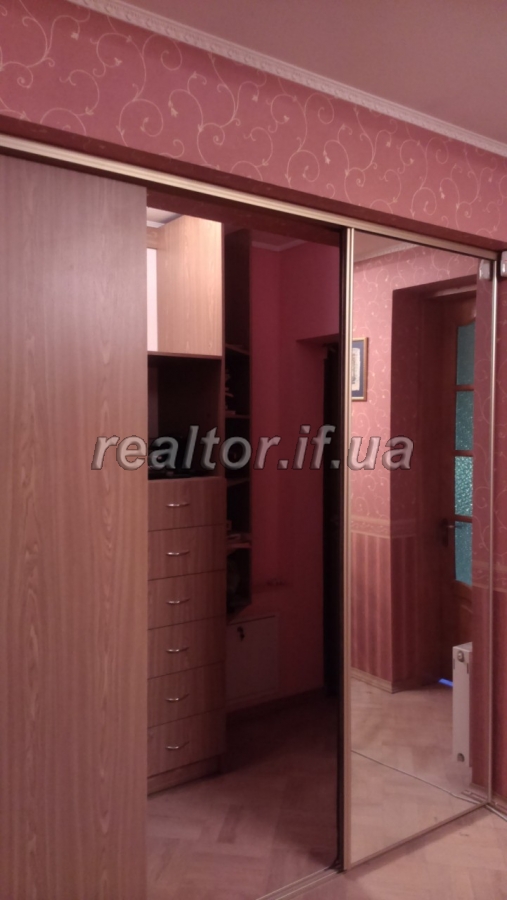 Prodayetsya_6_kimnatna_kvartyra_na_dvokh_rivnyakh_16492_29_1559908816.jpg