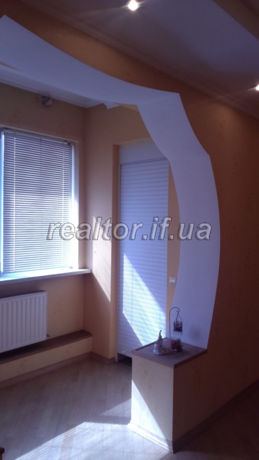 Prodayetsya_6_kimnatna_kvartyra_na_dvokh_rivnyakh_16492_35_1559908818.jpg