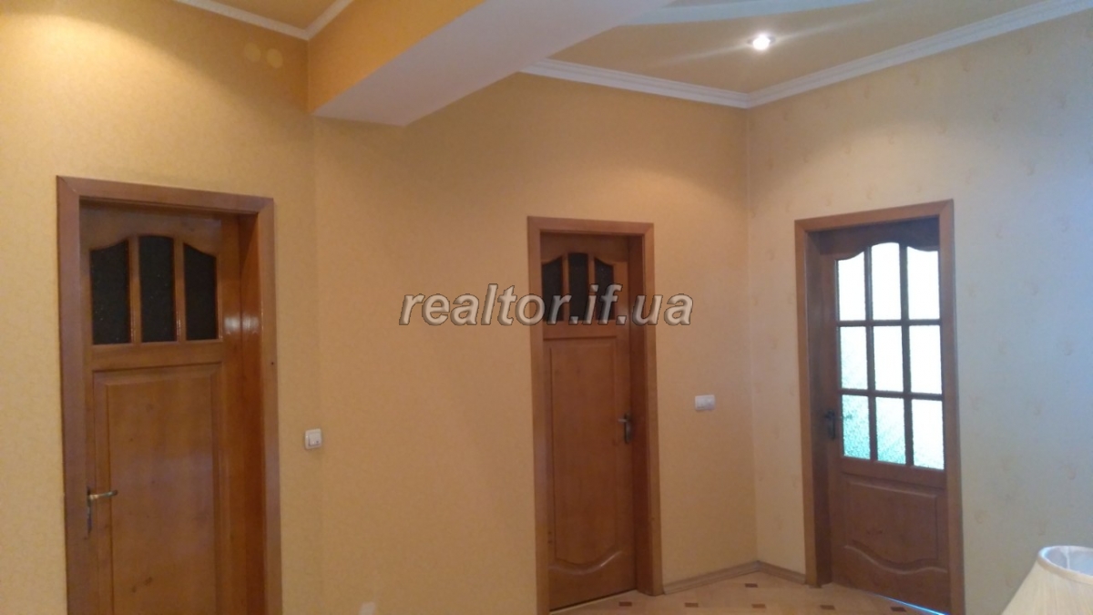 Prodayetsya_6_kimnatna_kvartyra_na_dvokh_rivnyakh_16492_5_1559908807.jpg