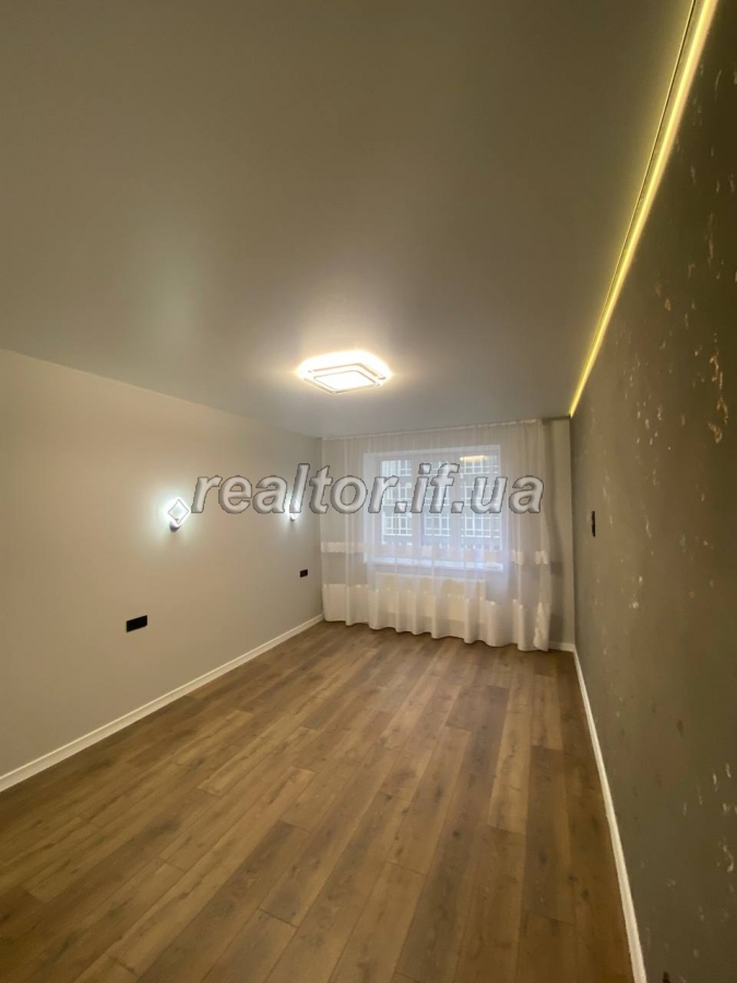 Prodayetsya_na_serednomu_poversi_2_kimnatna_kvartyra_v_tsentralnii_chastyni_mista_22770_2_1701345988.jpeg