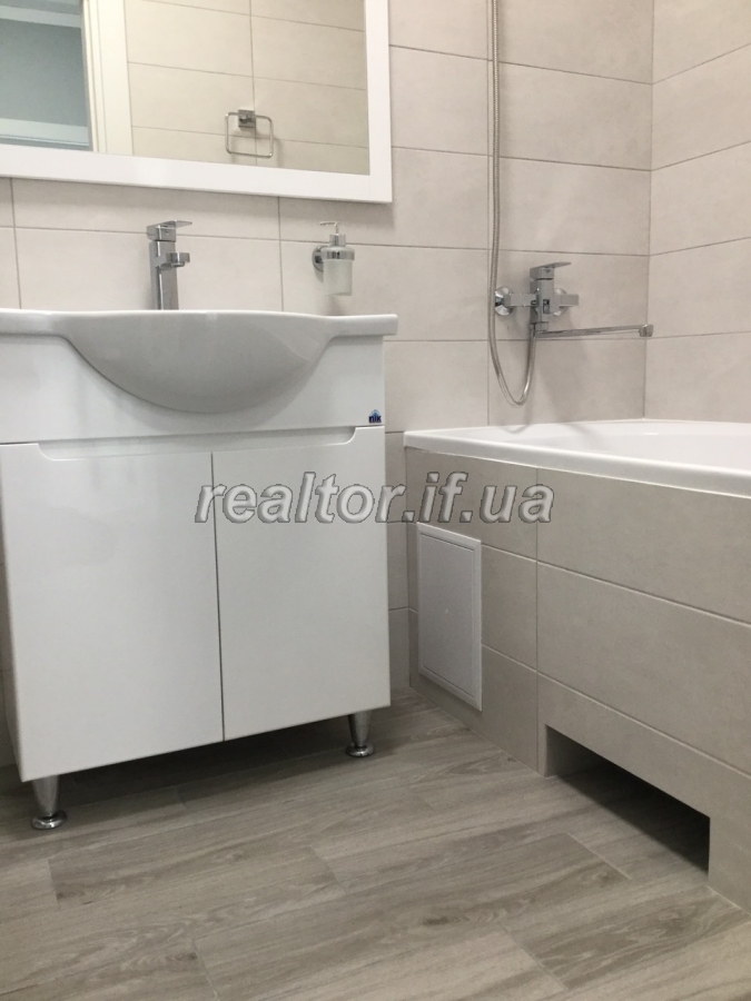 Prodayetsya_odnokimnatna_kvartyra_z_dyzainerskym_remontom_po_vulytsi_Yabluneva_16838_47_1566915206.jpg