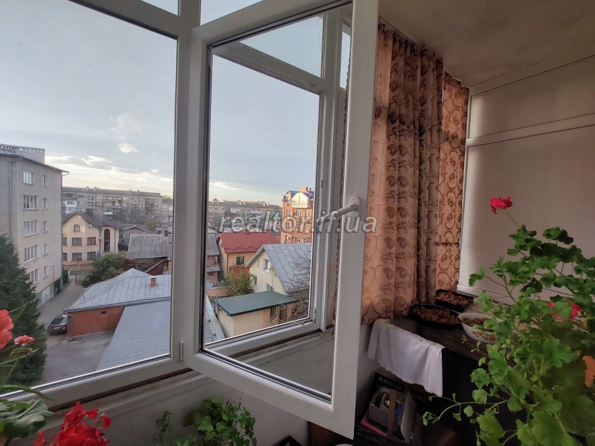 Prodayetsya_prostora_odnokimnatna_kvartyra_v_tsentralnii_chastyni_mista_po_vulytsi_Zaliznychna_22703_4_1698764977.jpeg