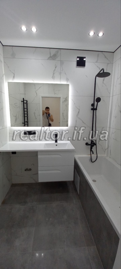 Prodayetsya_svitla_2_kimnatna_kvartyra_v_tsentralnii_chastyni_mista_22487_14_1687778590.jpeg