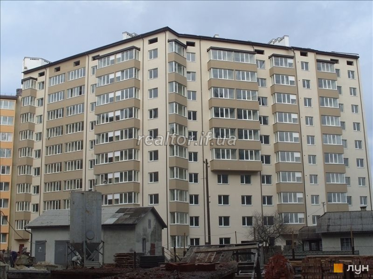 Продається велика дворівнева чотирьохкімнатна квартира по вулиці Федьковича