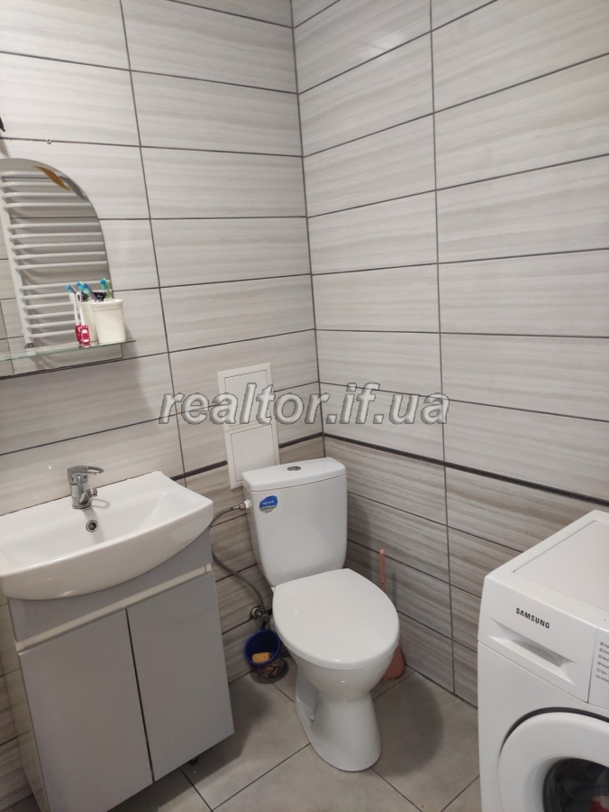 Prodazh_1_kimnatnoyi_kvartyry_v_samomu_tsentri_mista_poruch_z_miskym_parkom_23887_2_1750332519.jpeg