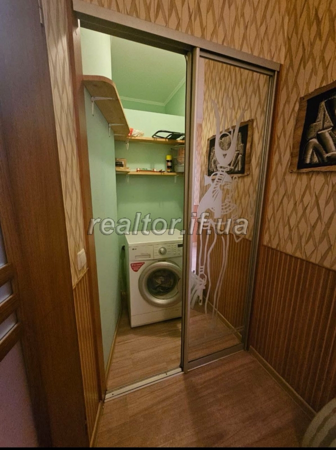 Prodazh_3_kimnatnoyi_kvartyry_z_remontom__v_tsentralnii_chastyni_mista_po_vulytsi_Pivdennyi_Bulvar_23945_2_1752838887.jpeg