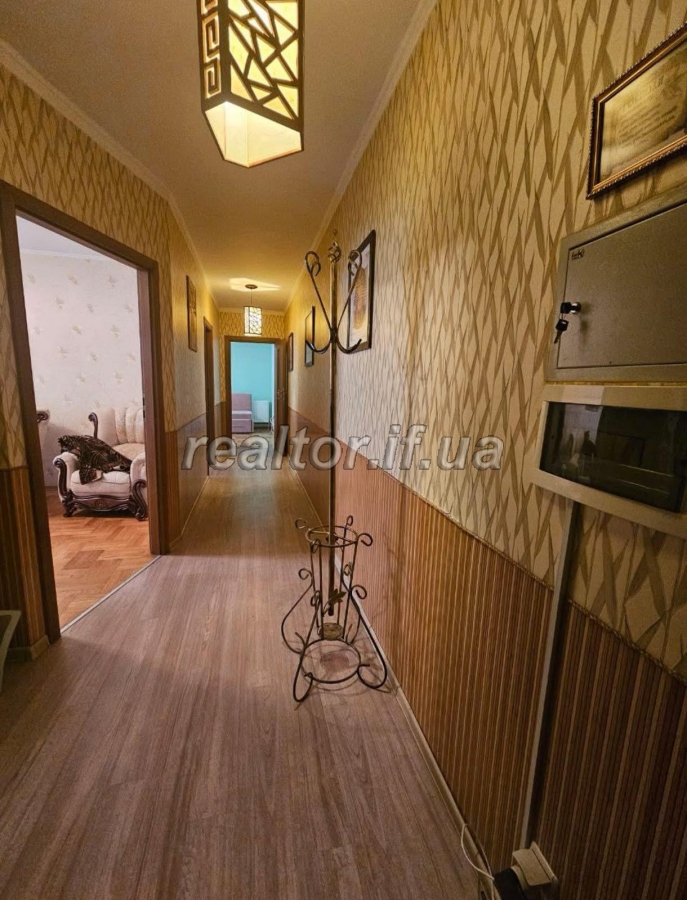 Prodazh_3_kimnatnoyi_kvartyry_z_remontom__v_tsentralnii_chastyni_mista_po_vulytsi_Pivdennyi_Bulvar_23945_7_1752839389.jpeg